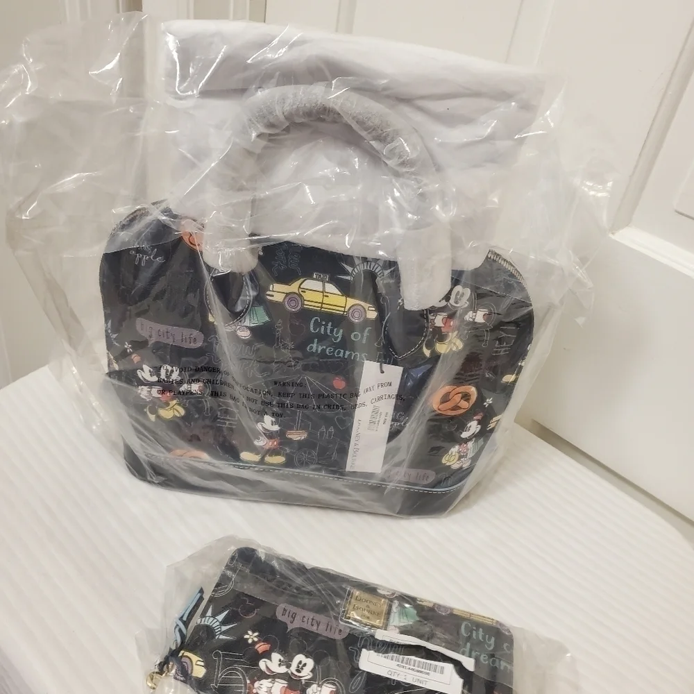 NWT Disney Dooney & Bourke Mickie & Minnie New York City Zip Satchel, Wa…